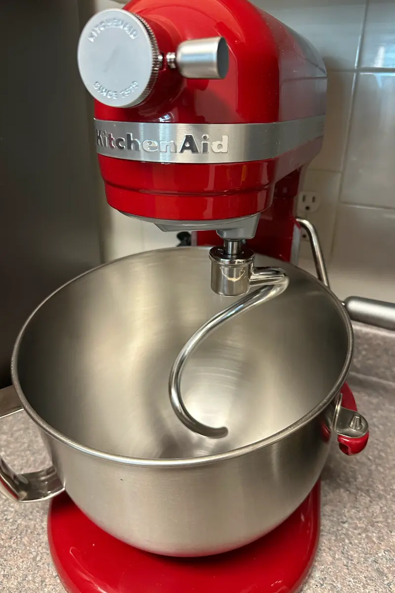 stand_mixer_with_hook